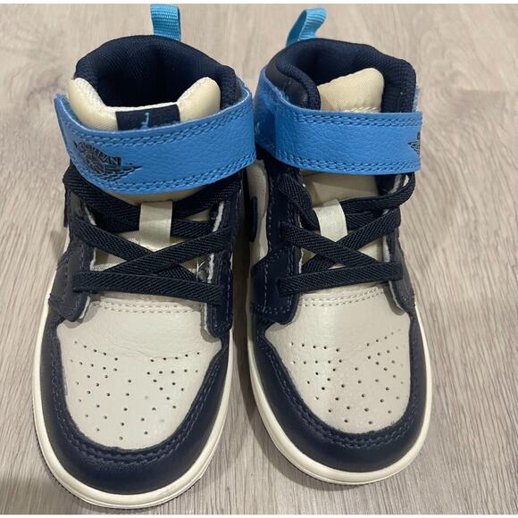 Authentic Nike AIR JORDAN 1 MID GS kid size 8c new never used - Picture 4 of 4